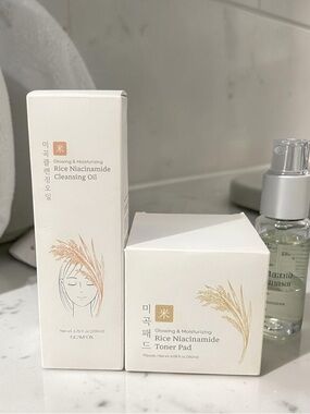 glamfoxx White & Cream Rice Niacinamide Cleansing Oil & Toner Pad Set